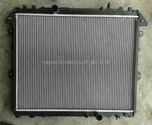 2.5 D-4D Mesin Radiator 16400-OL250 untuk Toyota Hilux Innova Auto