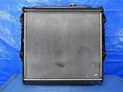 OE NO. 16400-75190 Referensi NO. TO2311 Radiator pendingin mesin untuk Toyota Prado Vzj